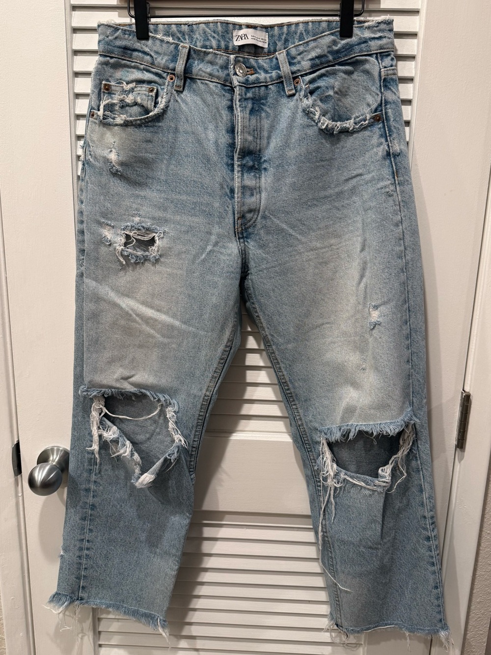 Zara Distressed Baggy Cropped Jeans Light Wash Raw Hem